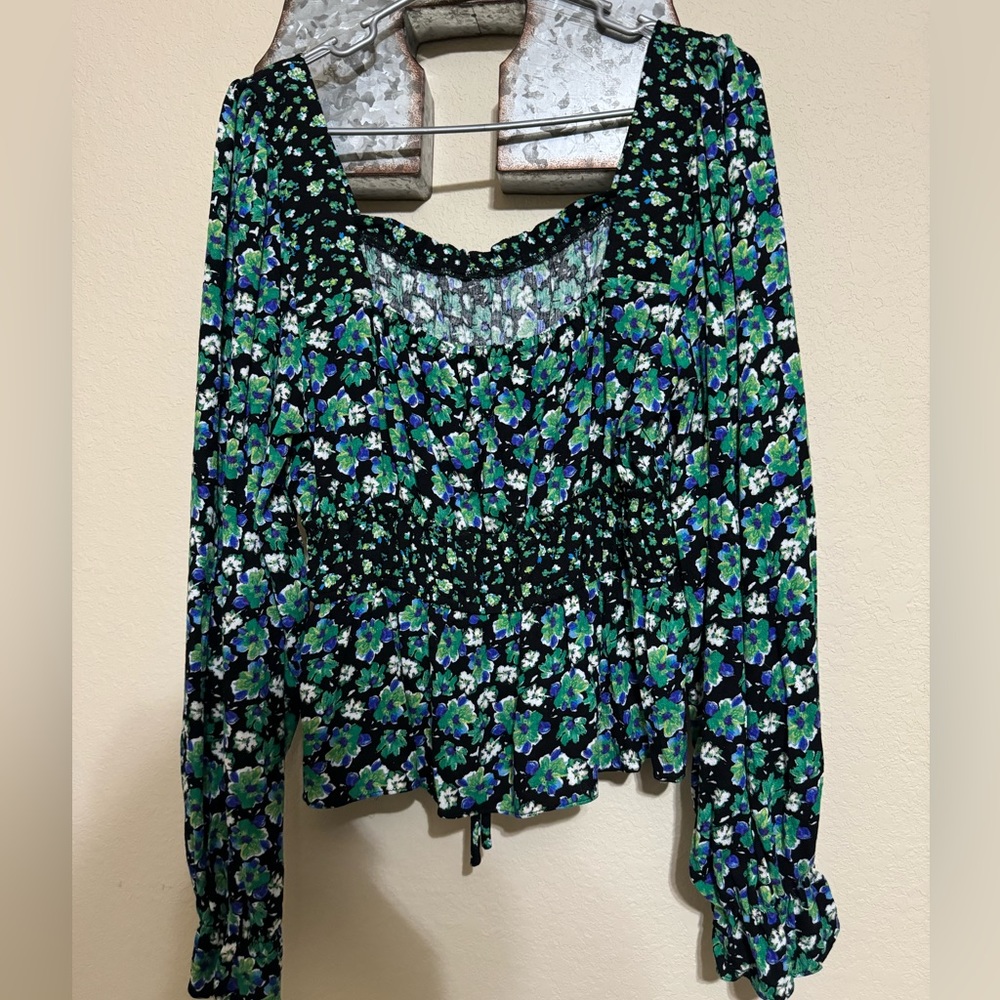 Beautiful dressy top! Love the colors and style just too small for me now!